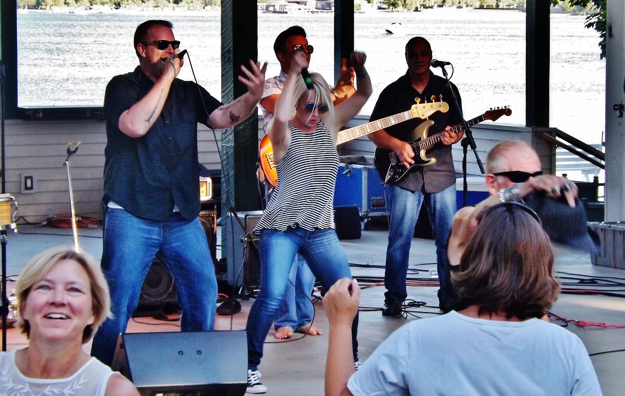 The Refrigerators perform in Lake George