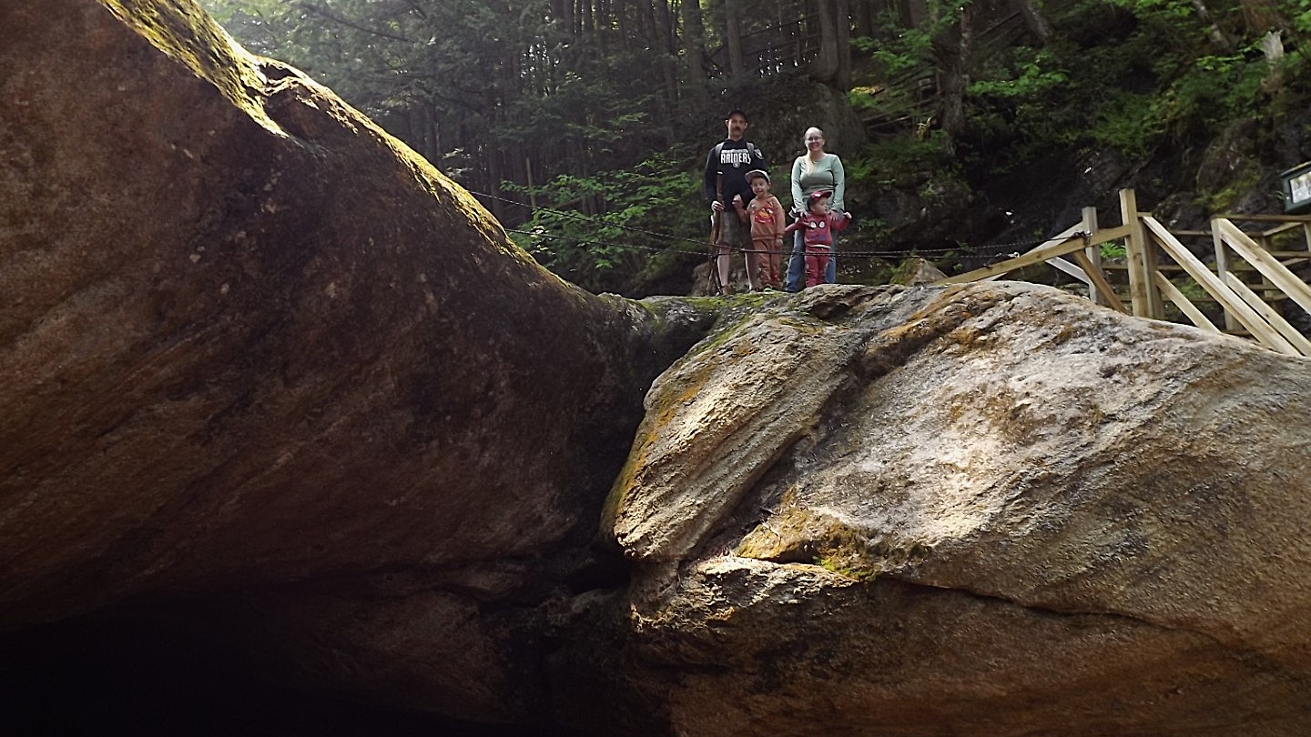 upper-trail-fam-pic-16x9-1.jpg